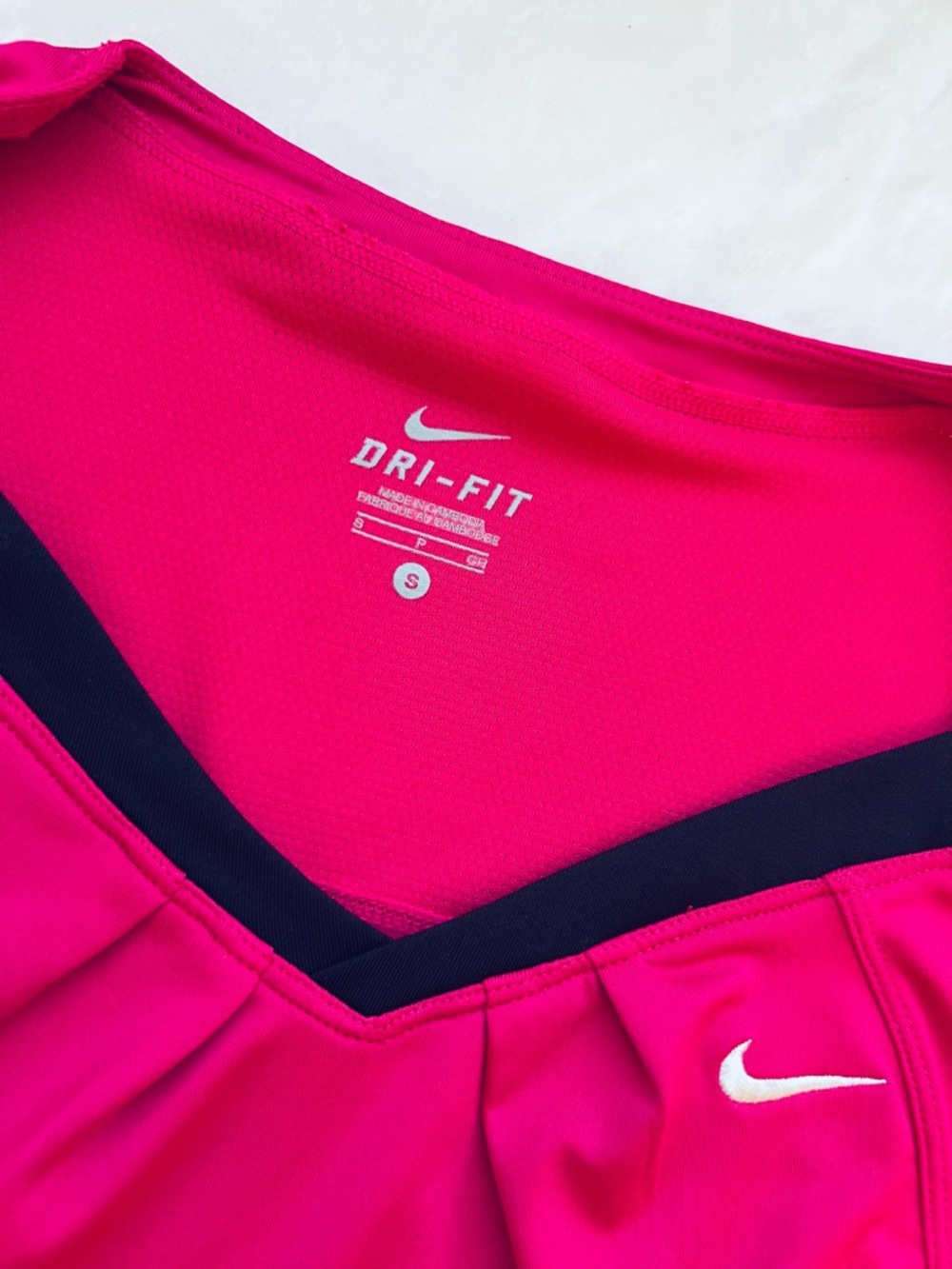 Nike Dry-Fit Women’s Fuchsia Tennis Outfit (2 pieces) - Picture 7 of 16
